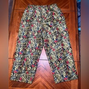 Harve’ Benard women’s silk capri pants - size 6